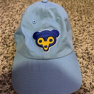 Chicago Cubs hat.